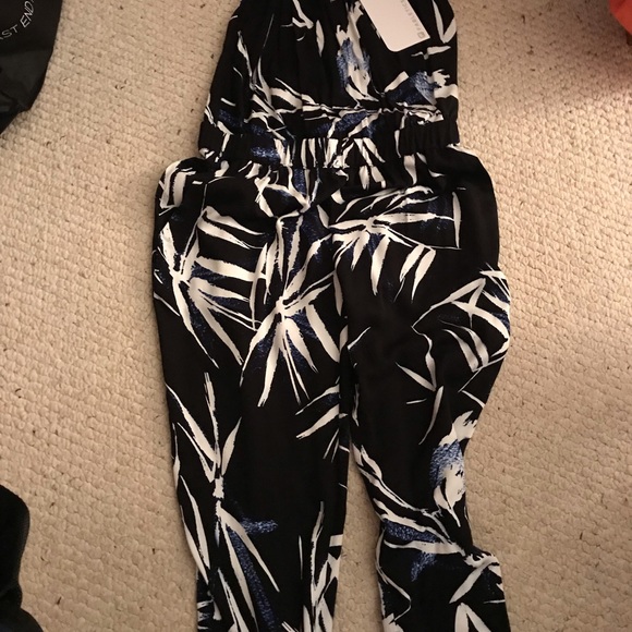 Patterned jumpsuit NWT - Picture 5 of 6